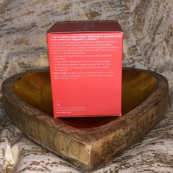 RODIAL Dragons Blood Sculpting Gel- Hydrate + Tone - Picture 4 of 7